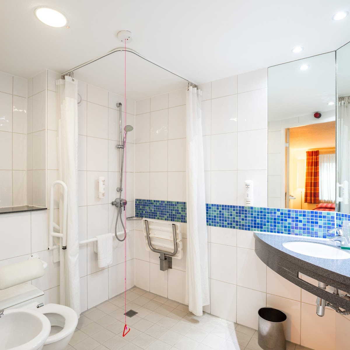 Holiday Inn Express London - Swiss Cottage by IHG photo 3