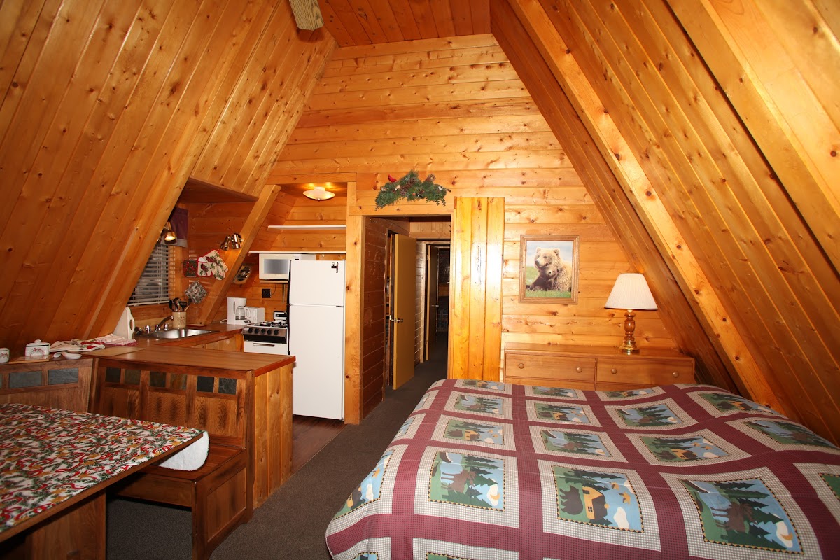 Reverse Creek Lodge photo 2