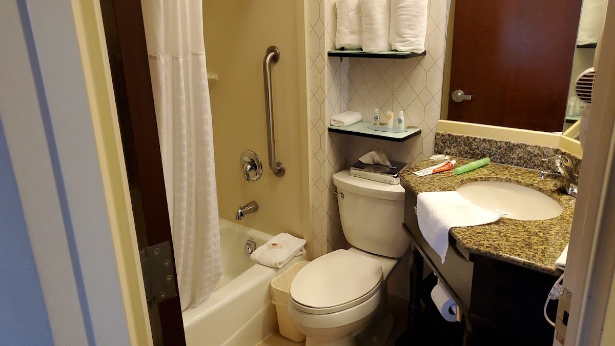Comfort Inn & Suites LaGuardia Airport photo 3
