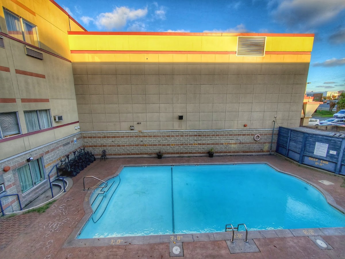 Red Lion Inn & Suites Victoria photo 3
