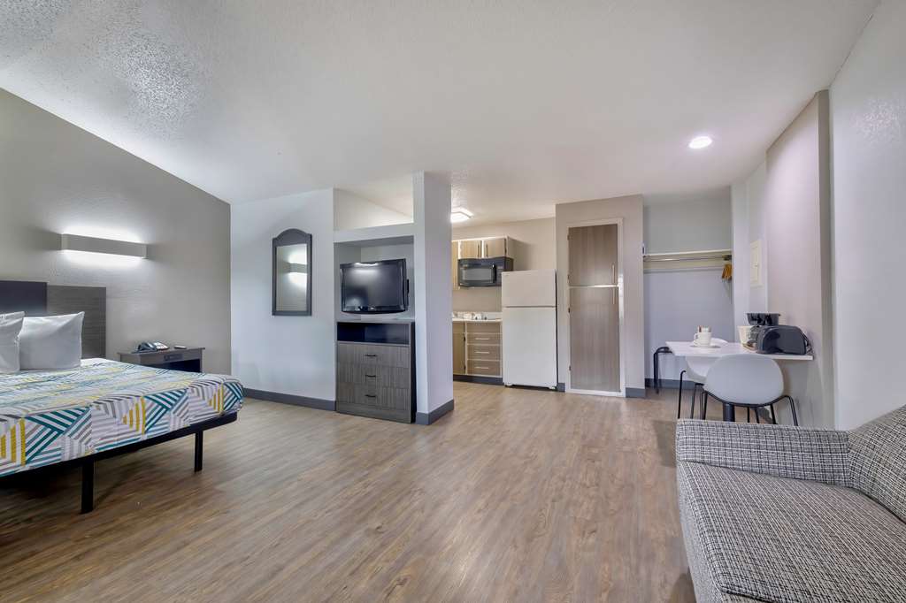 Studio 6 Dallas, TX - North - Richardson photo 2