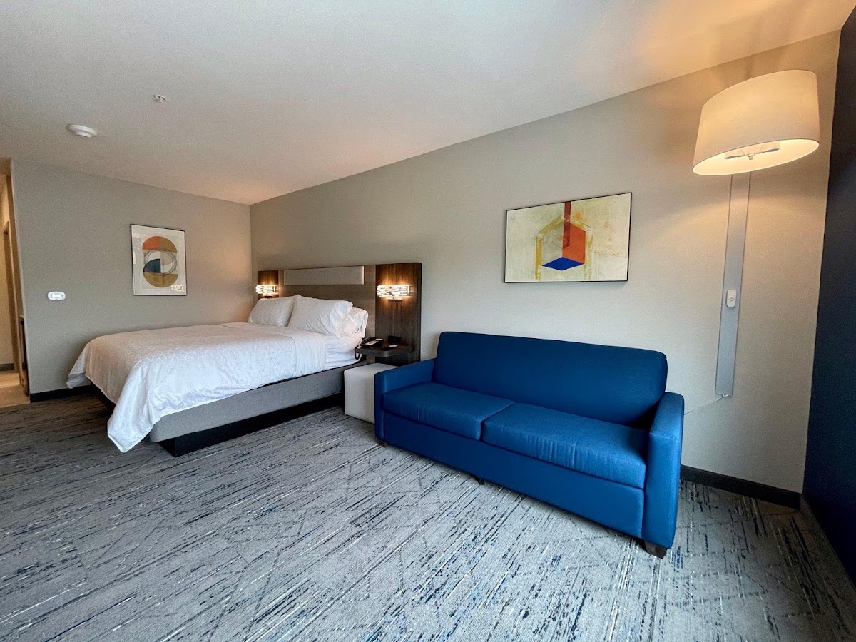Holiday Inn Express & Suites Ft. Smith - Airport by IHG photo 3