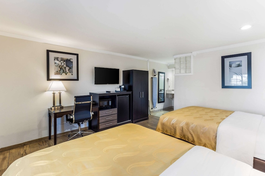 Quality Inn Escondido Downtown photo 3