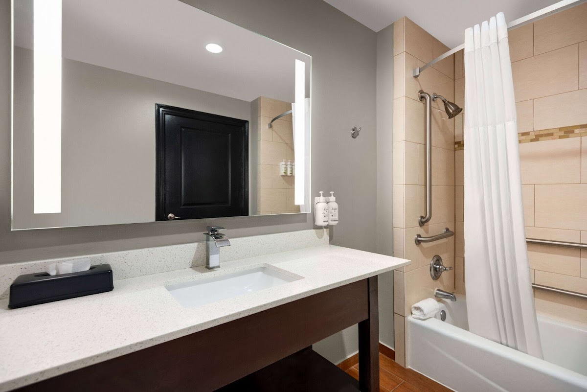 La Quinta Inn & Suites by Wyndham Gonzales LA photo 3