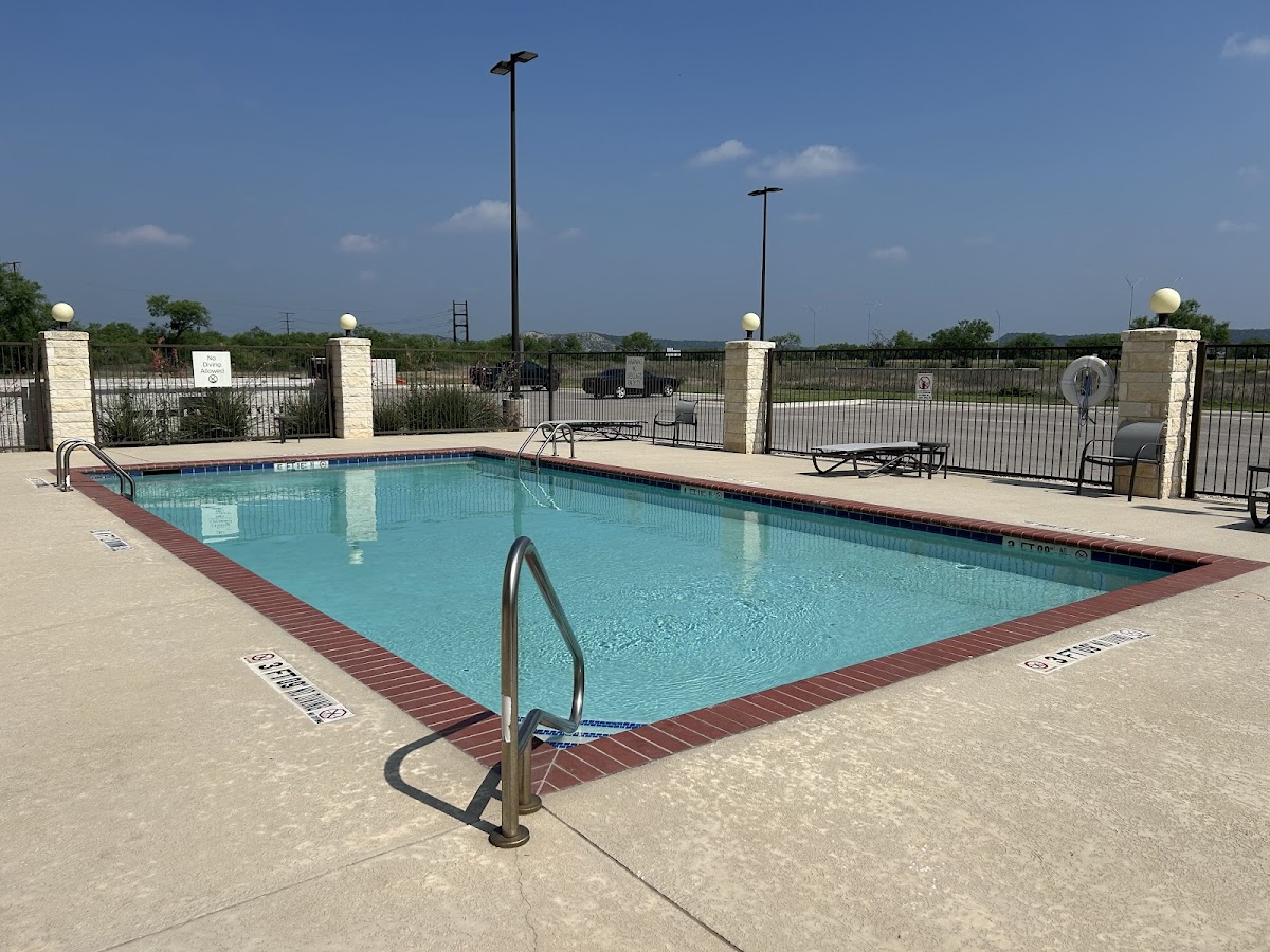 Holiday Inn Express & Suites Junction by IHG photo 3