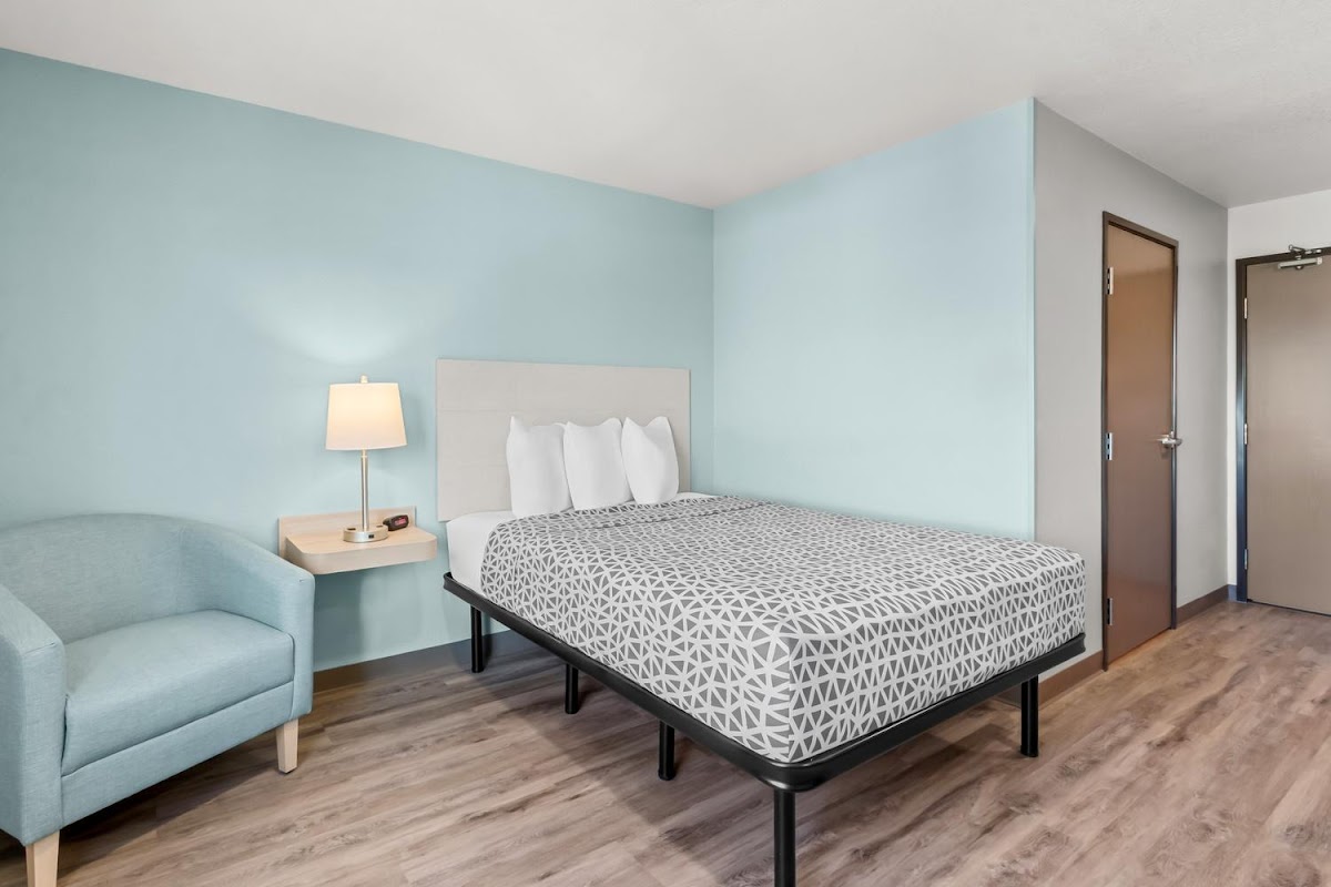 WoodSpring Suites Linden photo 2