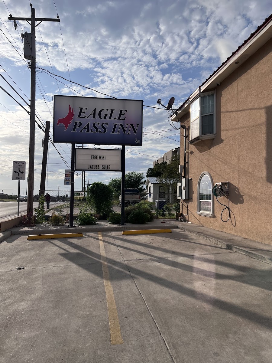 eagle pass inn photo 3