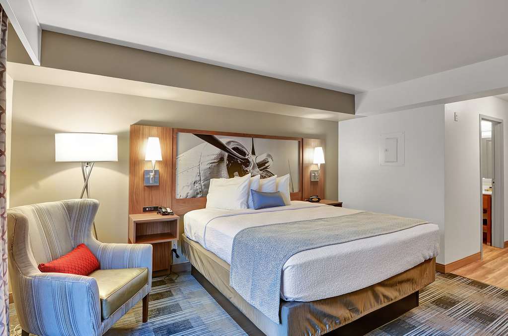 Executive Residency by Best Western Navigator Inn & Suites photo 2
