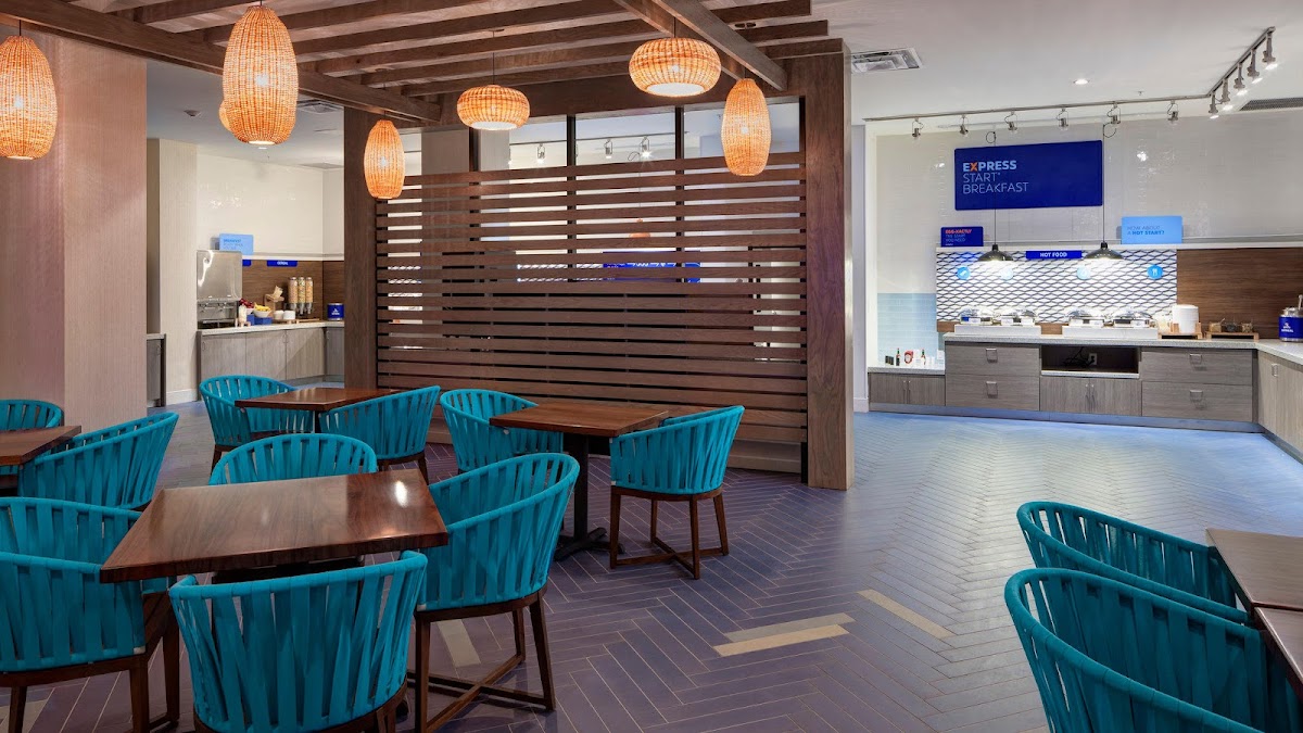 Holiday Inn Express & Suites Orlando at Seaworld by IHG photo 3