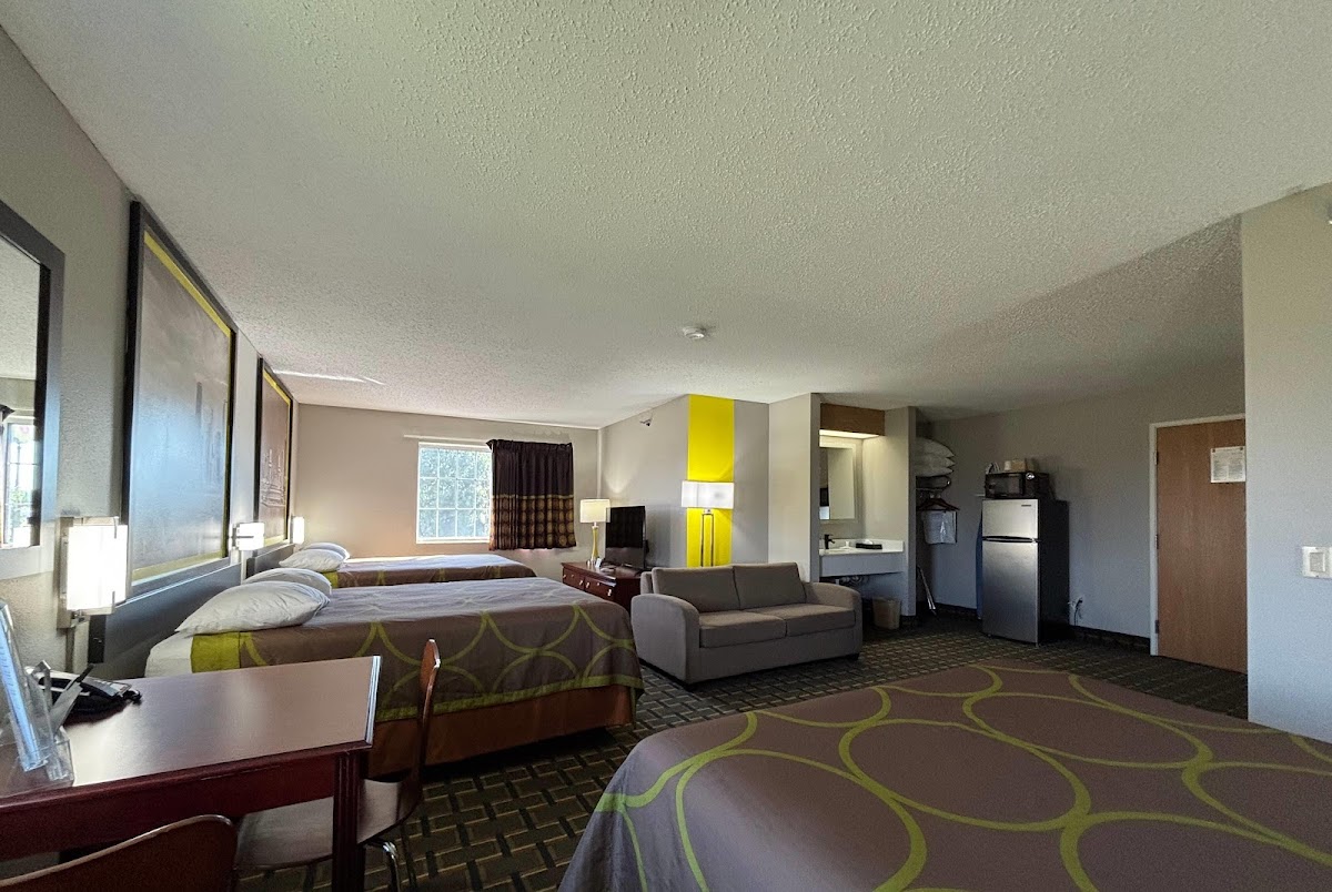 Super 8 by Wyndham Mt. Carmel IL photo 3