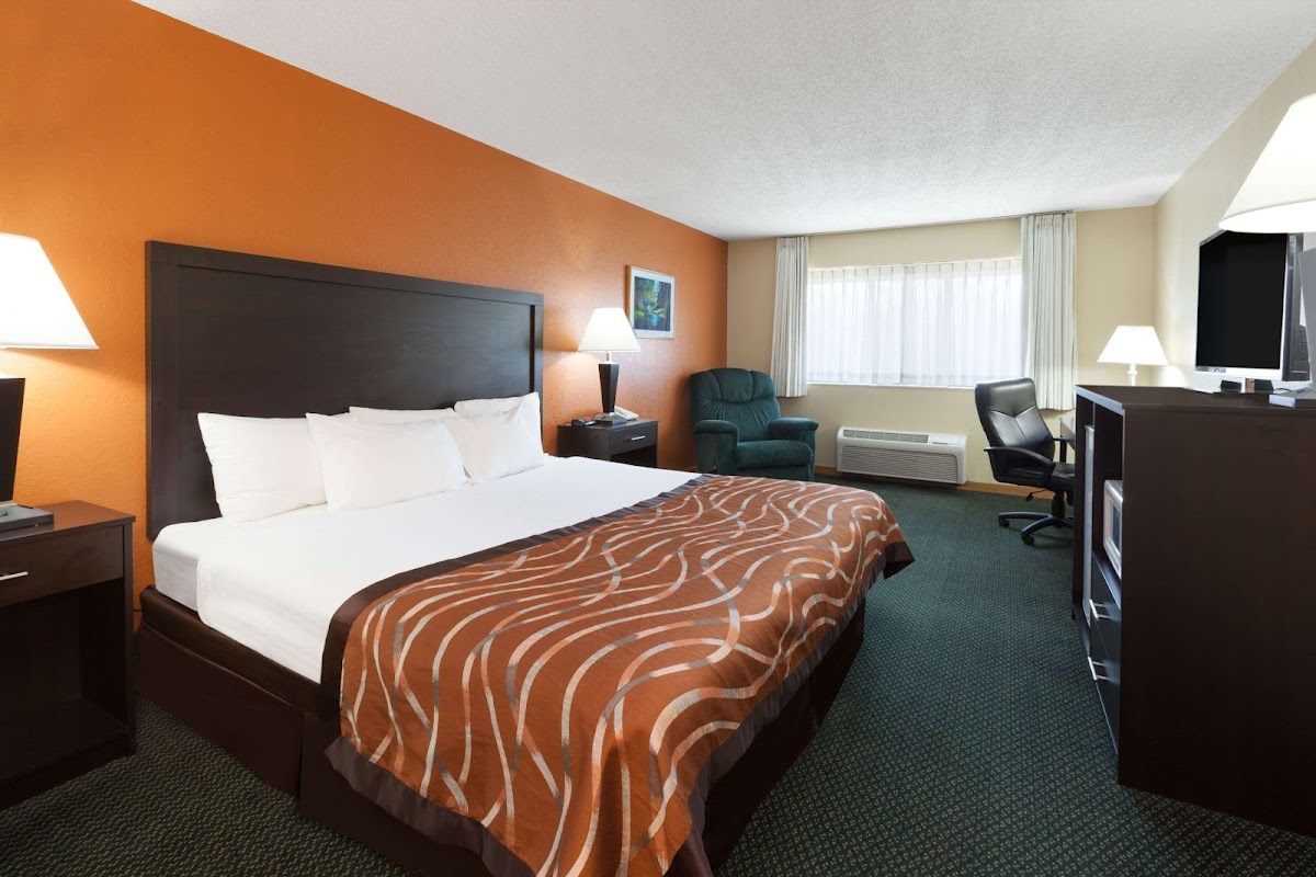 Baymont by Wyndham Midland photo 2
