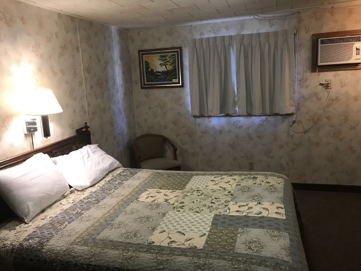 Crest Inn