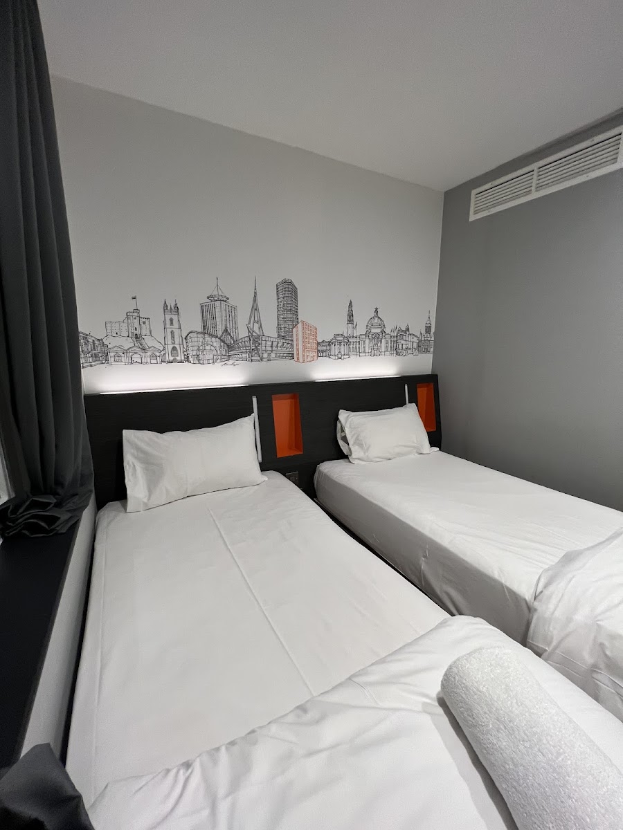 easyHotel Cardiff City Centre photo 2
