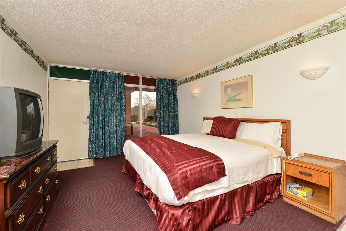 Americas Best Value Inn & Suites Kansas City photo 2