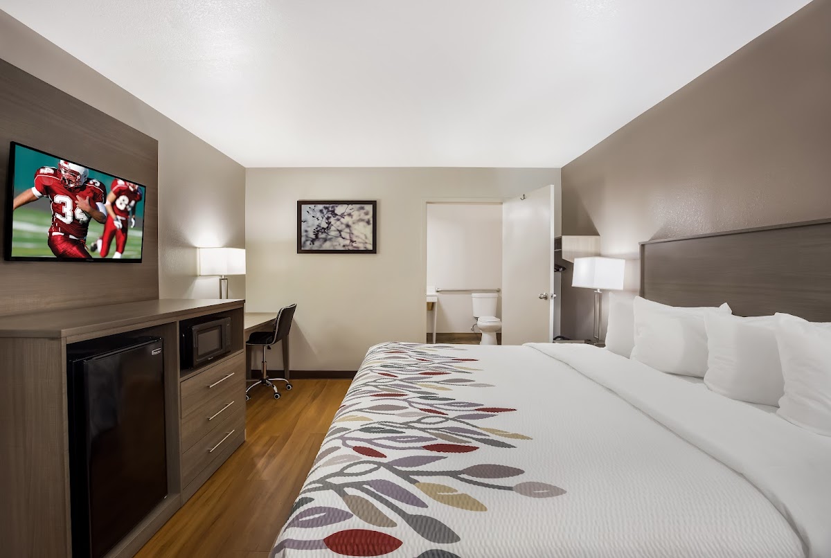 Red Roof Inn & Suites Thomasville photo 2