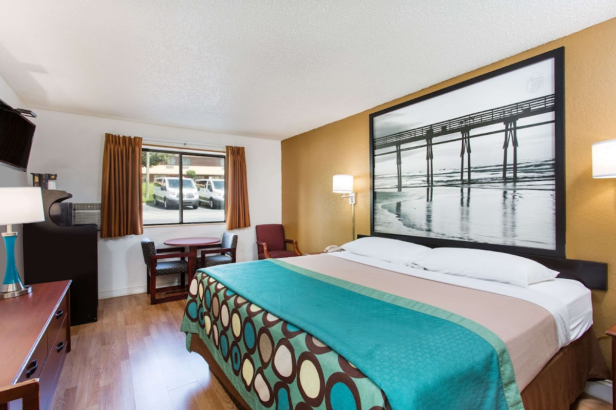 Super 8 by Wyndham Greensboro/Coliseum/Conv. photo 2