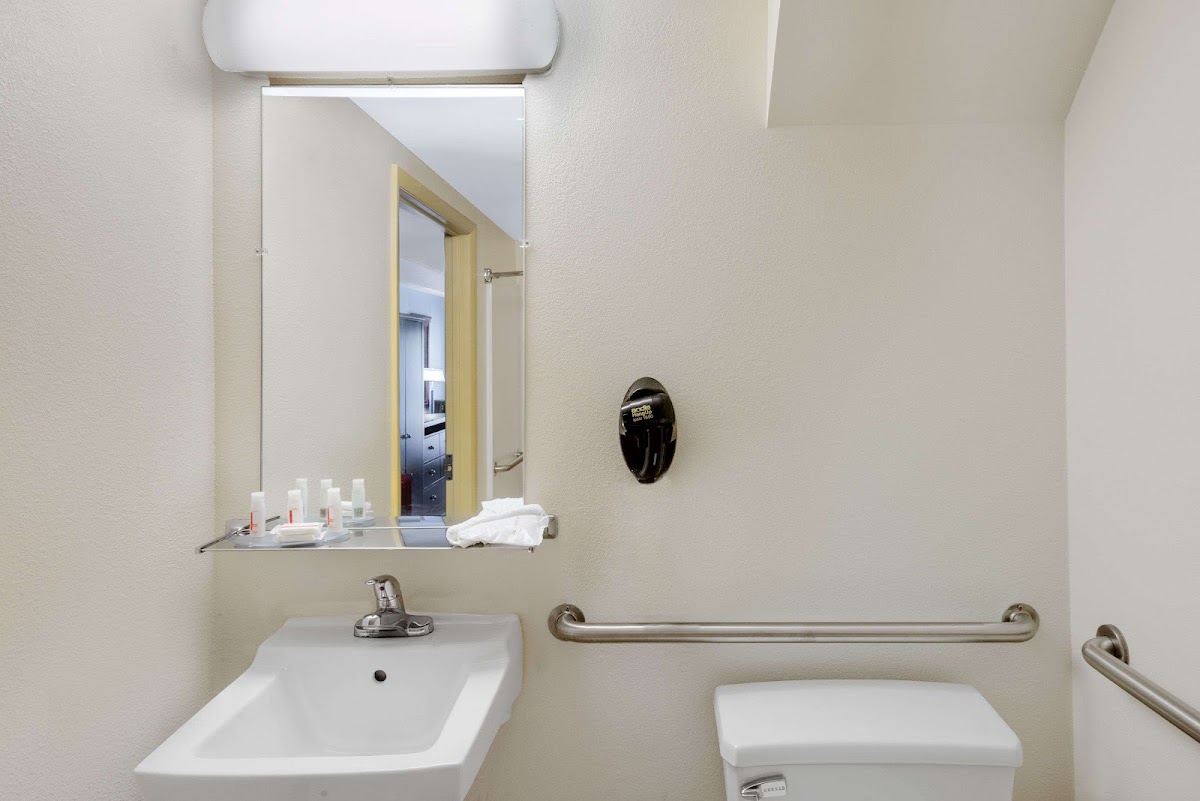 Days Inn by Wyndham Geneva/Finger Lakes photo 3