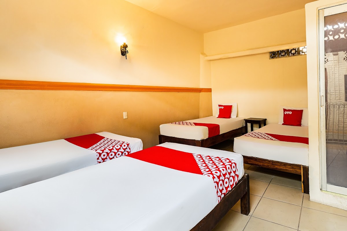 OYO Hotel Bernal photo 2