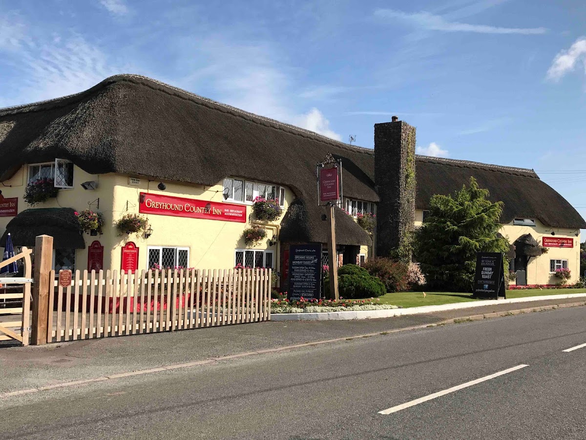 Greyhound Country Inn