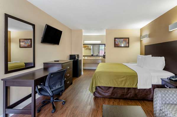 Econo Lodge Roanoke Civic Center photo 2