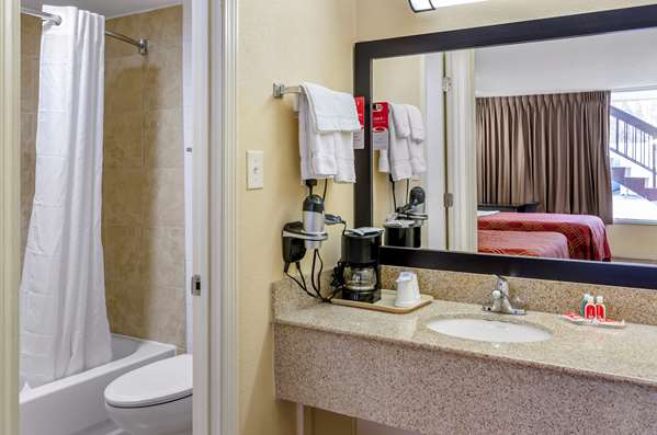 Econo Lodge Roanoke Civic Center photo 3