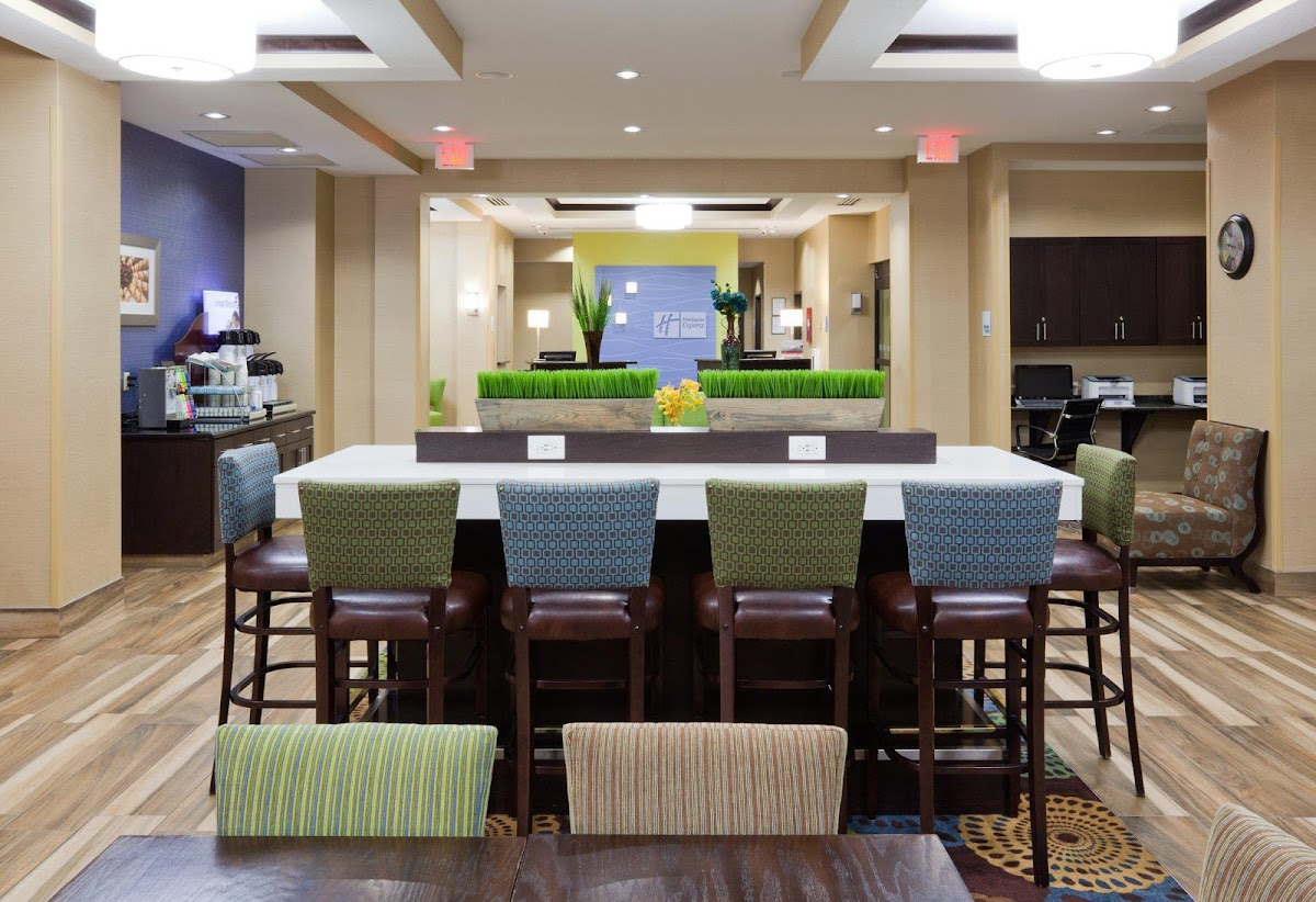 Holiday Inn Express & Suites Fort Dodge by IHG photo 2