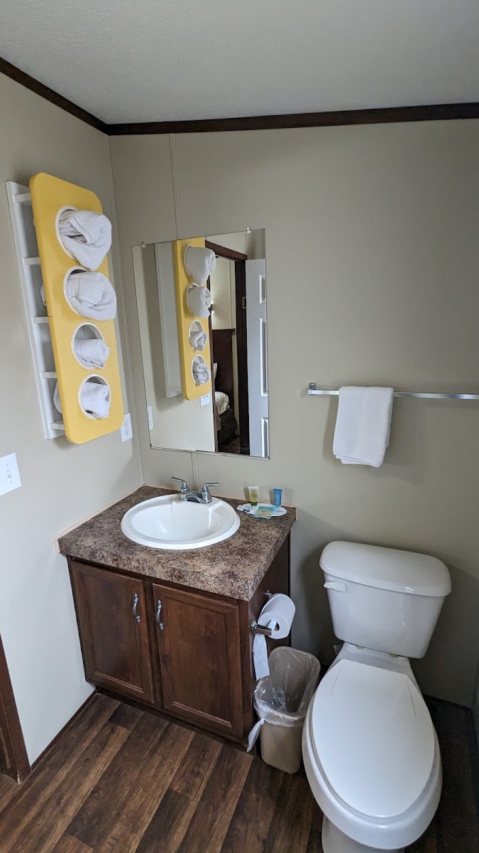 Hillcrest Inn & Suites photo 3