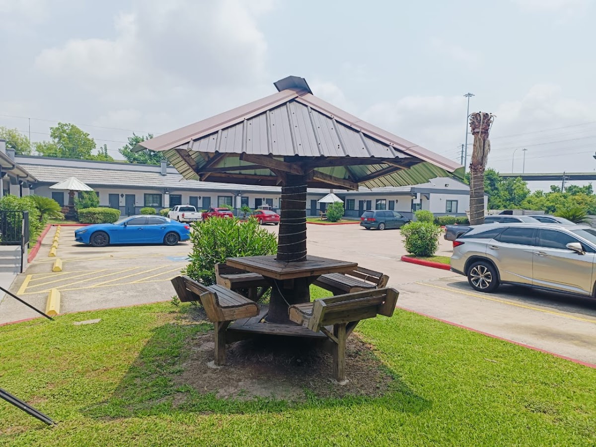 Hotel O Regency Suites Houston - IAH Beltway 8 photo 2