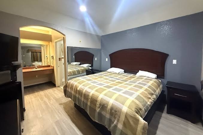 Hotel O Regency Suites Houston - IAH Beltway 8 photo 3
