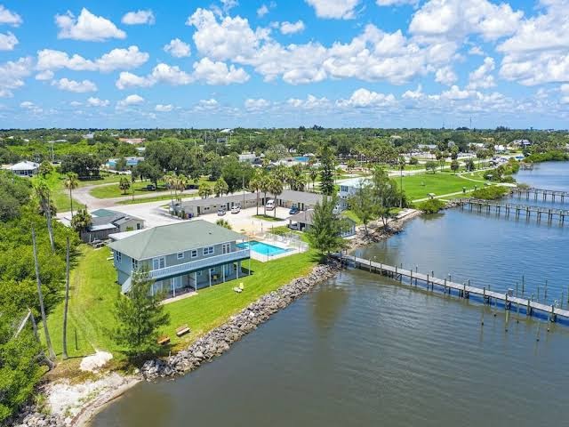 Sportsman's Lodge & Marina