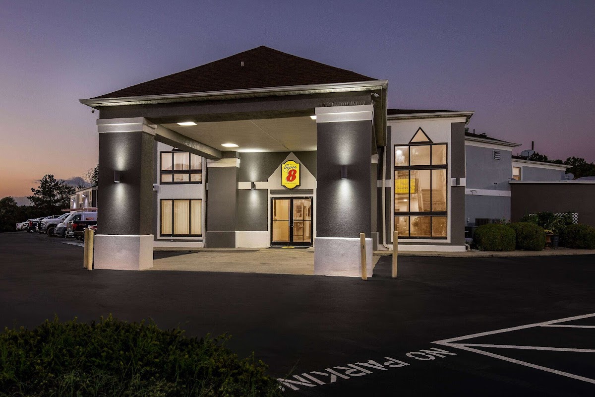 Super 8 by Wyndham Dickson