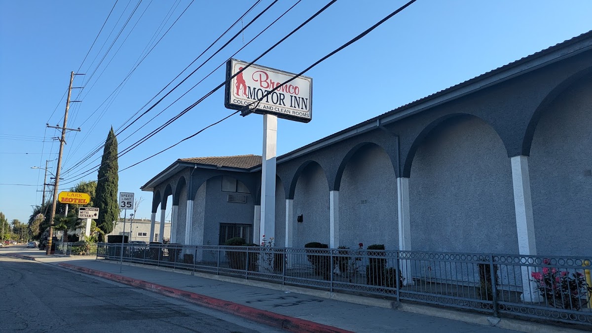Bronco Motor Inn