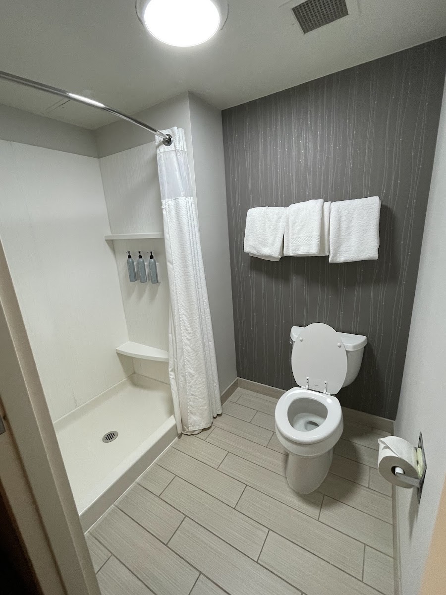 Courtyard by Marriott Erie Ambassador Conference Center photo 2