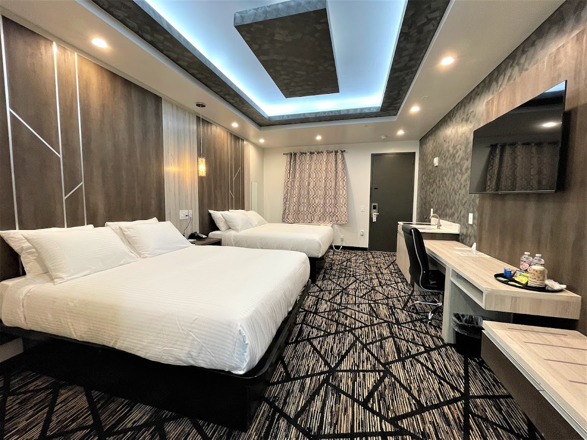 Comfeeni Inn and Suites photo 2