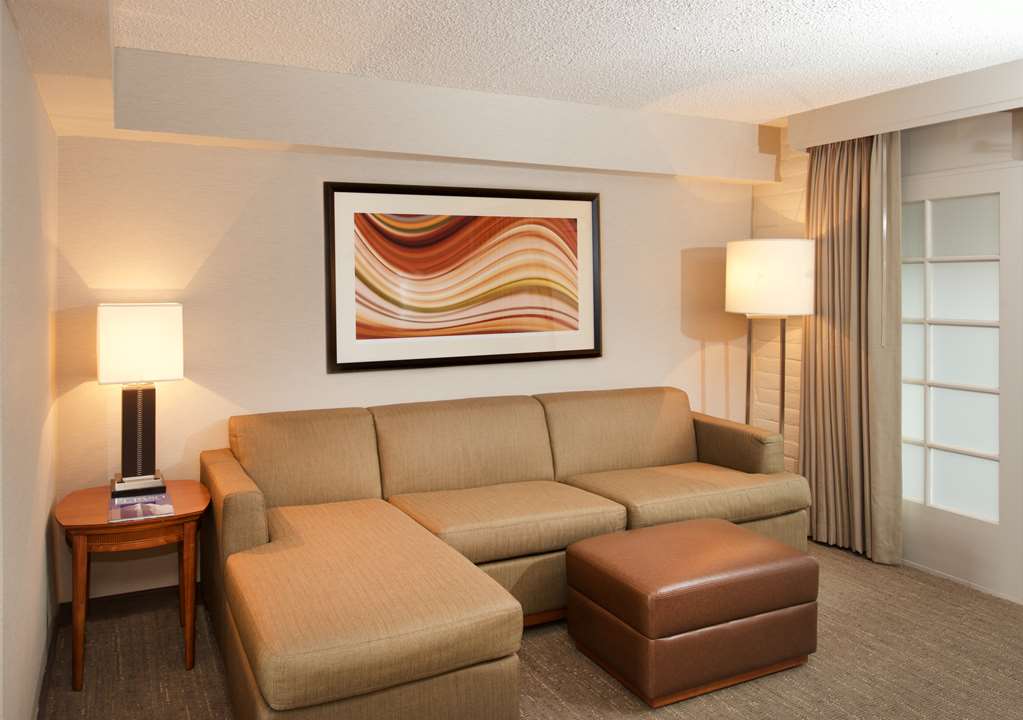 Embassy Suites by Hilton El Paso photo 2