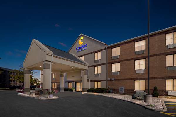 Comfort Inn & Suites near Tinley Park Amphitheater
