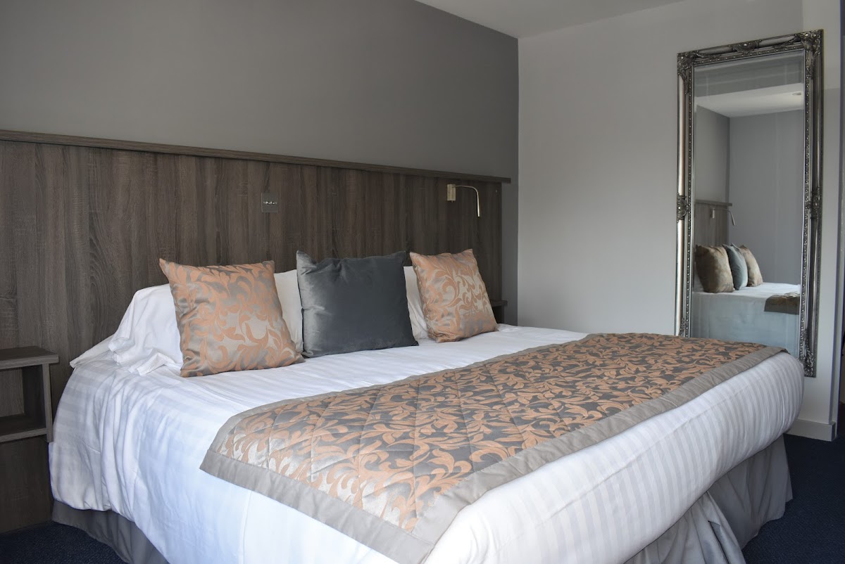 Sandown Park Lodge photo 2