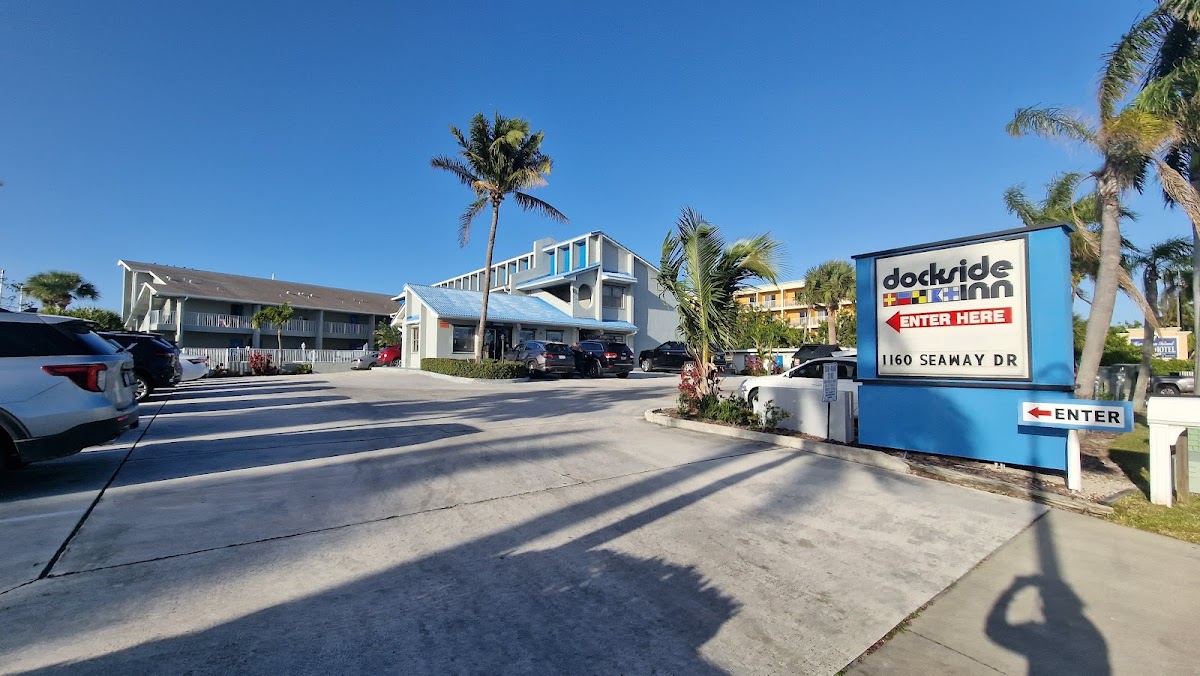 Dockside Inn & Resort