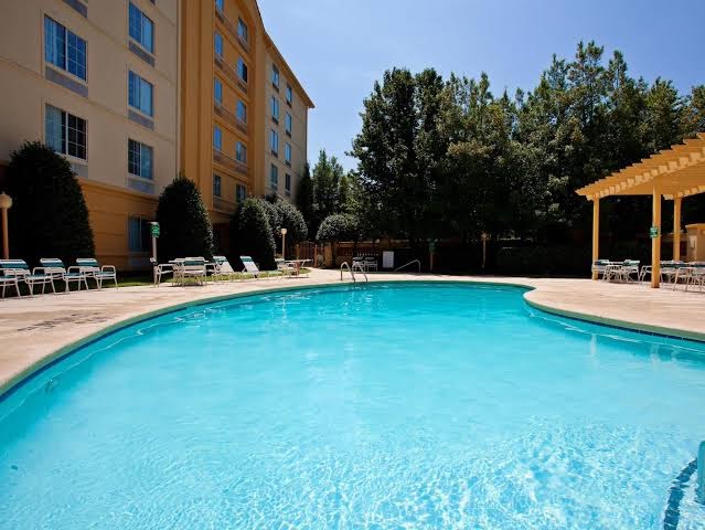 La Quinta Inn & Suites by Wyndham Greensboro NC photo 2