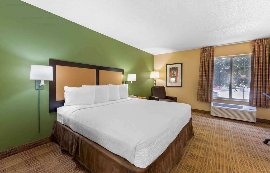 Extended Stay America Select Suites- Chicago - Lombard - Oak Brook photo 2