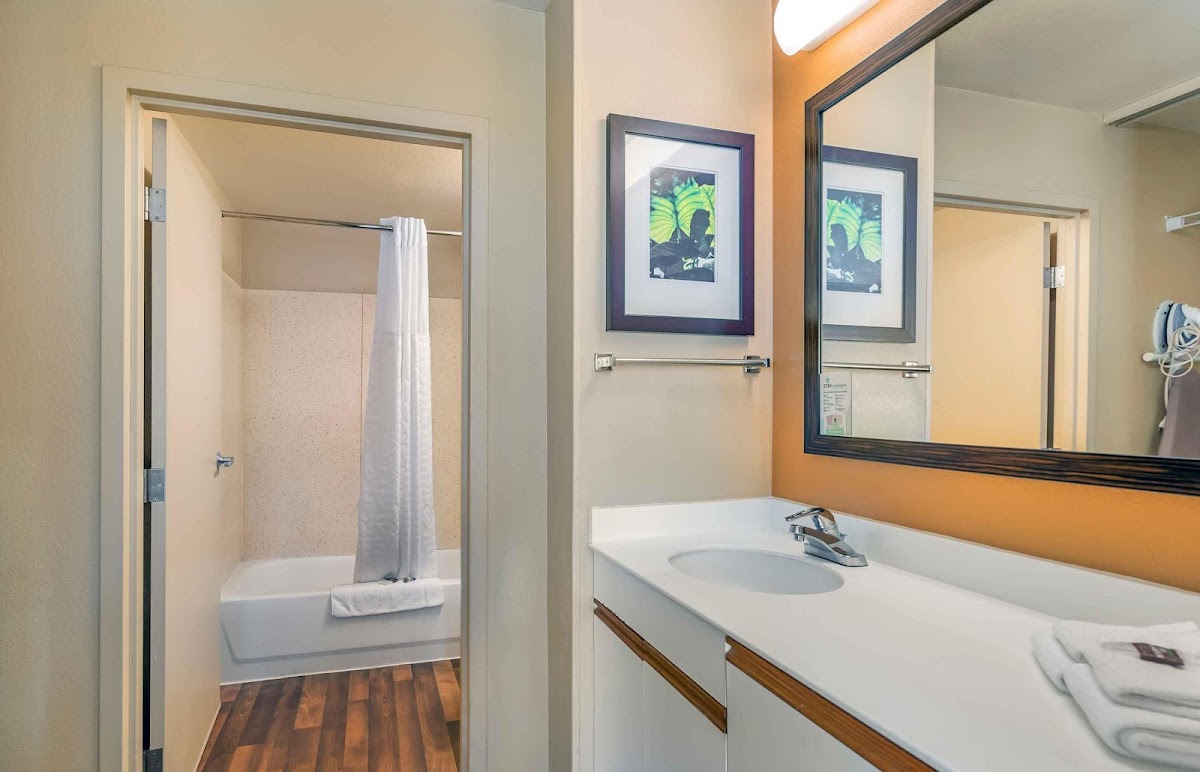 Extended Stay America Select Suites- Chicago - Lombard - Oak Brook photo 3