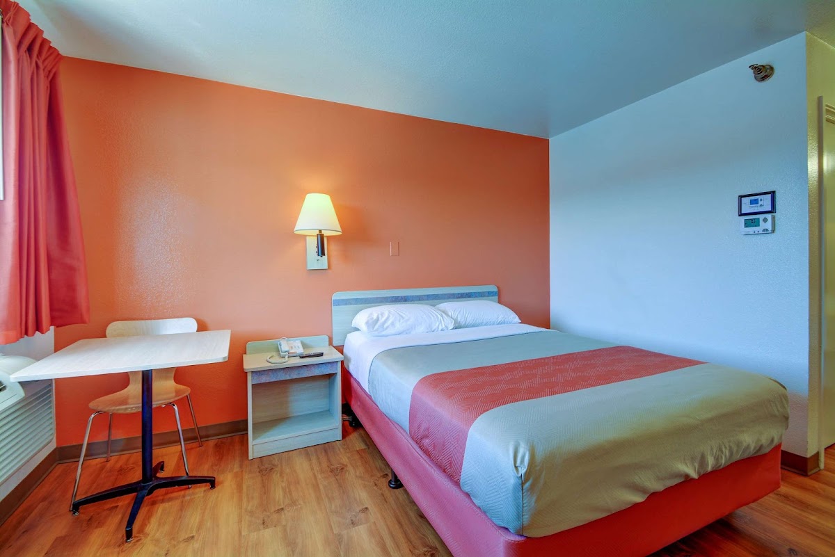Motel 6 Windsor Locks, CT - Hartford photo 2