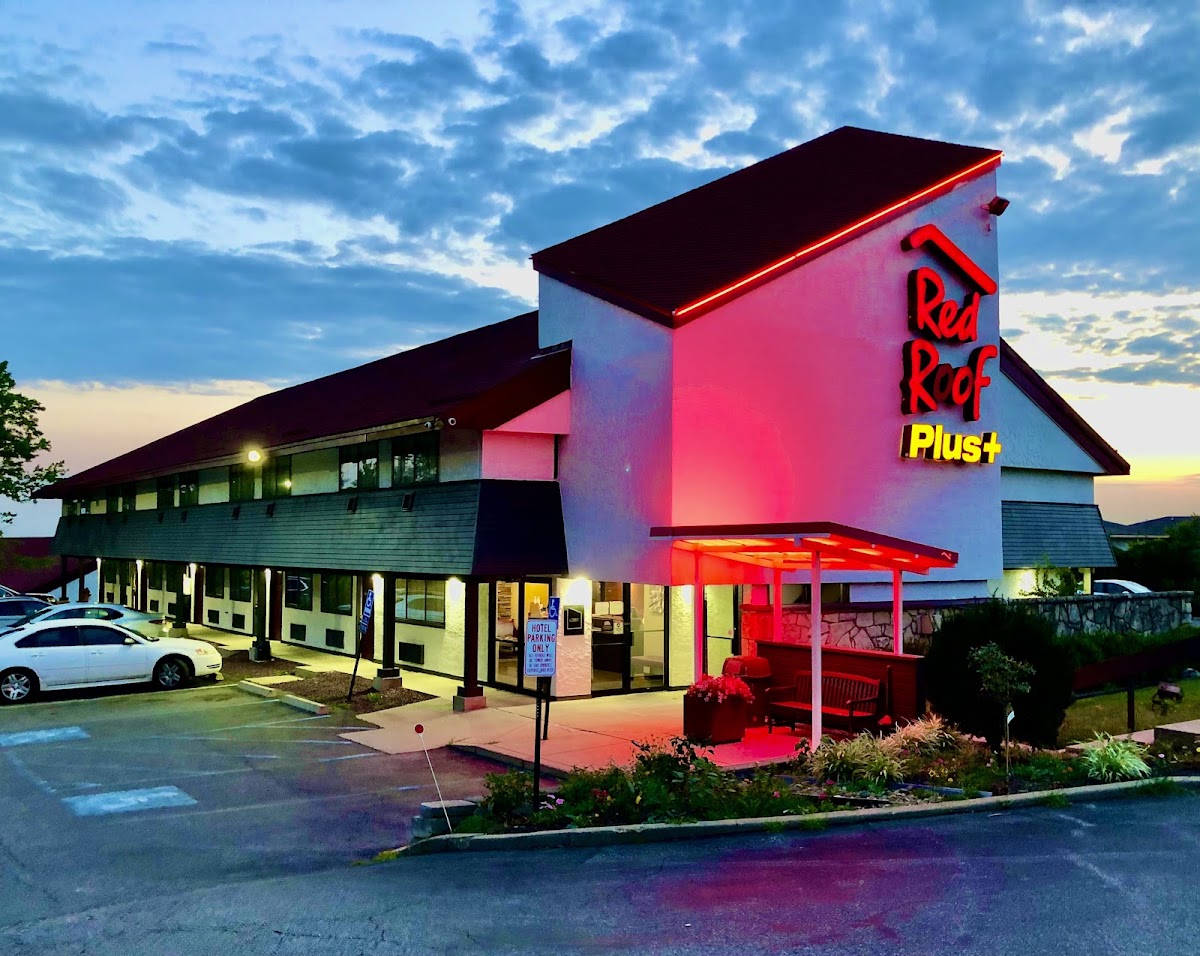 Red Roof PLUS+ Pittsburgh South - Airport photo 3