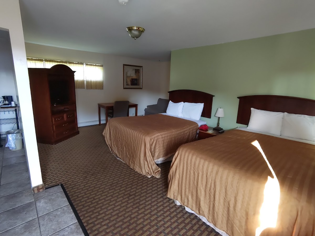 Relax Inn - Webster photo 2