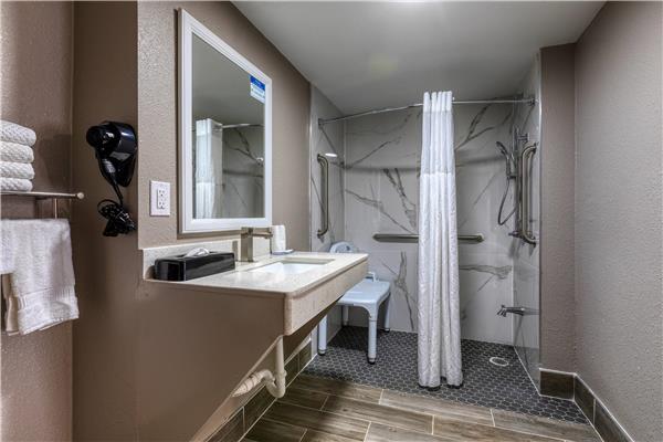 Clarion Pointe Decatur Downtown photo 3