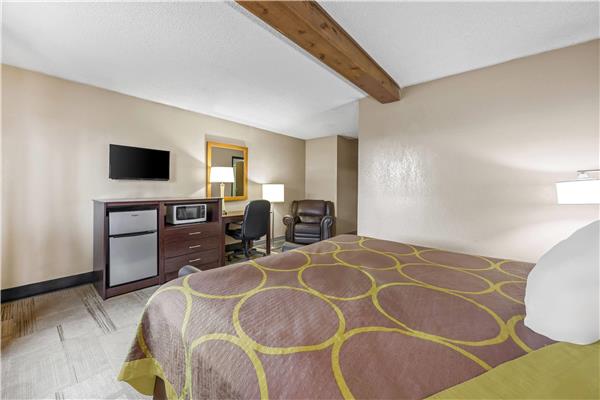 Super 8 by Wyndham Colorado Springs Peterson Space Force photo 3