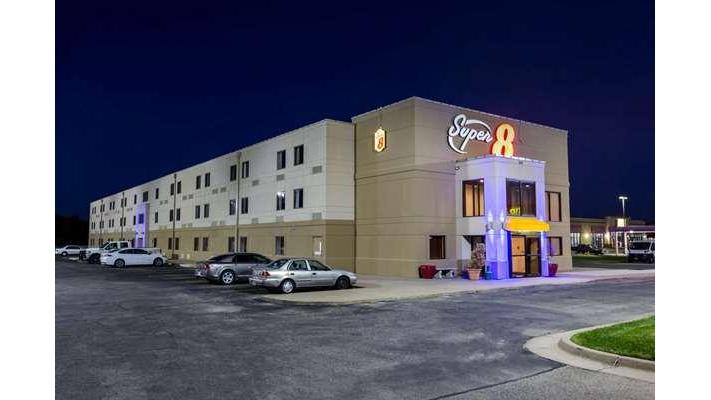Super 8 by Wyndham Wichita North