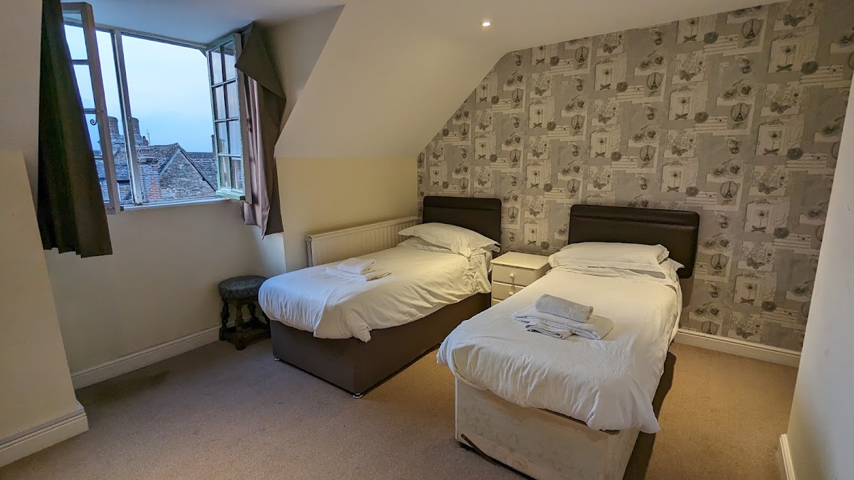 The Saracen's Head Hotel, Highworth photo 2