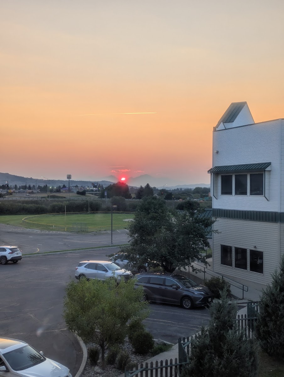 La Quinta Inn & Suites by Wyndham Butte photo 3
