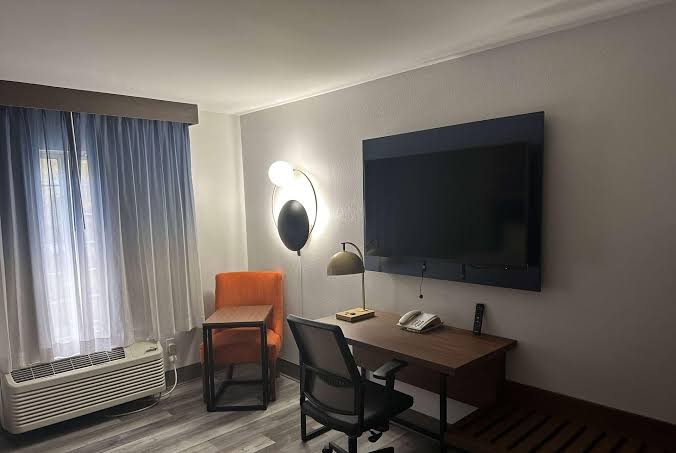 La Quinta Inn & Suites by Wyndham Birmingham Homewood photo 2
